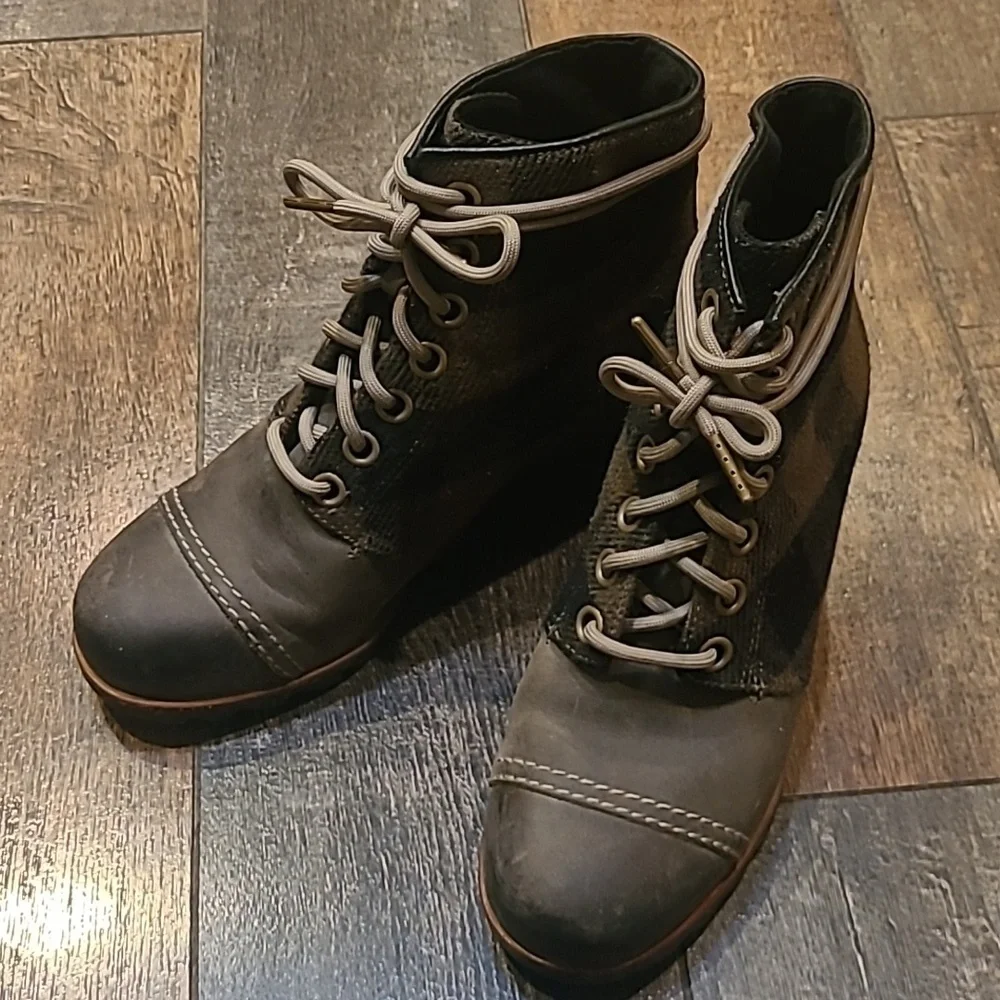 Sorel RARE color PDX boots